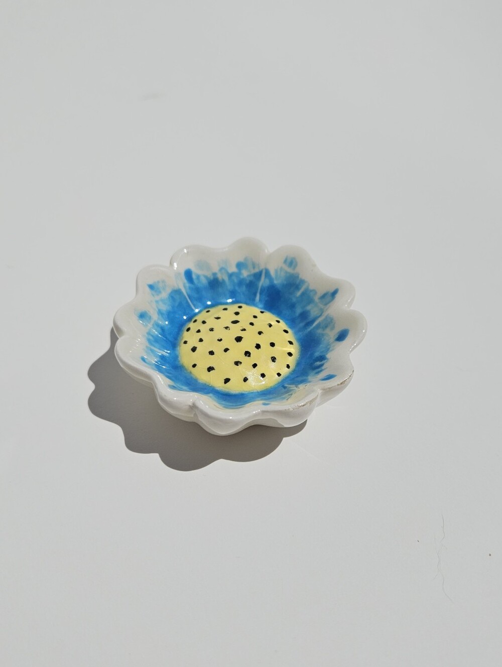 Cute Cottagecore Flower Shaped Ceramic Mini Jewelry Dish Decor